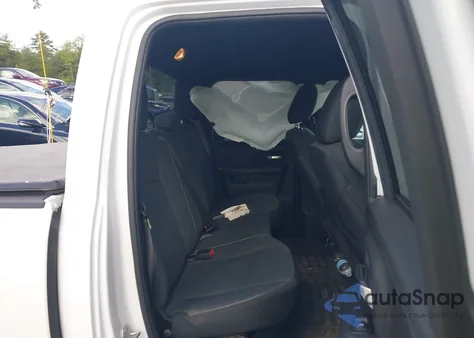 2021 Ram 1500 Classic z USA, uszkodzony, nr VIN 1C6RR7GG6MS554802